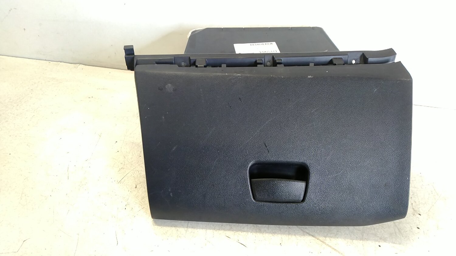 Cốp Đựng Đồ Trong Xe Kia Rio Mã phụ tùng 845101W010HU