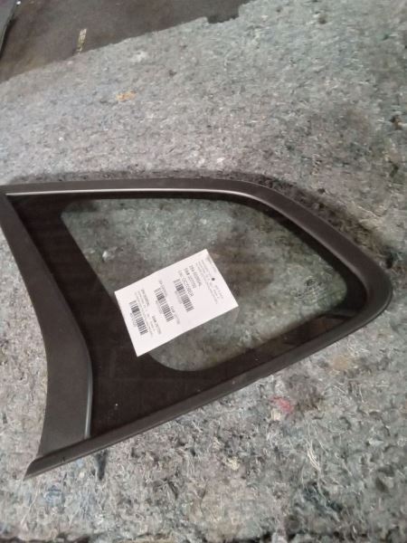 Kính Chết Hông Sau Trái Kia Carens / rondo Mã phụ tùng 878101D000