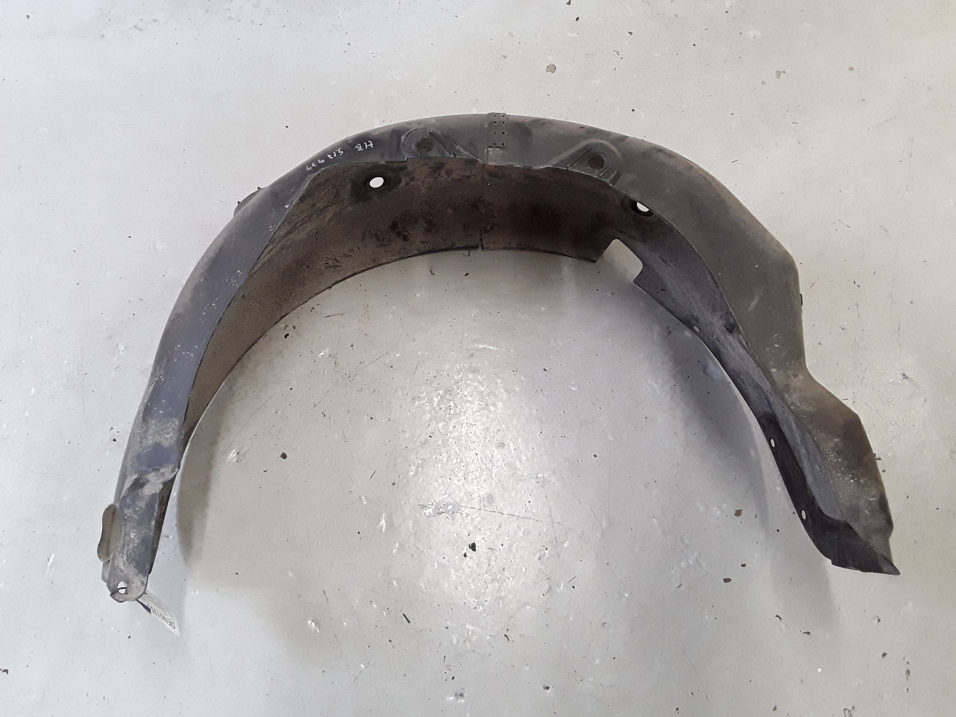 Lòng Dè Chắn Bùn Sau Phải- Bản 5 Cửa Kia Rio Mã phụ tùng 868221W010