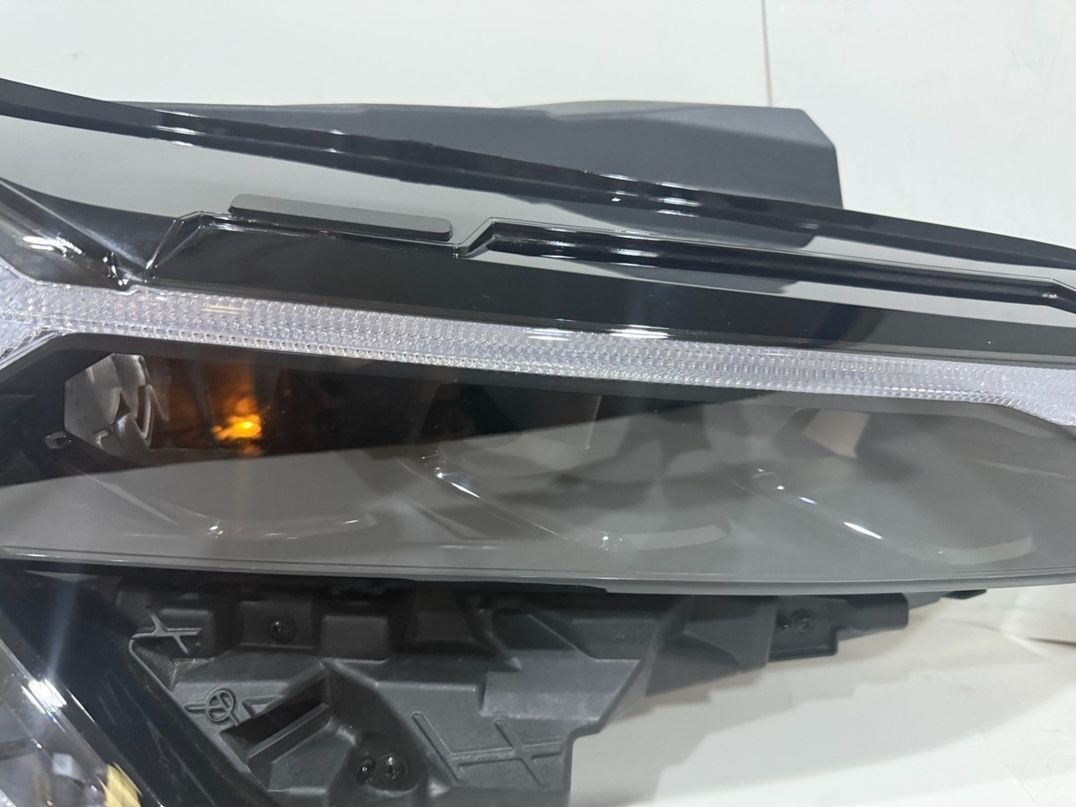 Đèn Pha Phải Kia Forte / Cerato OEM 921022F520