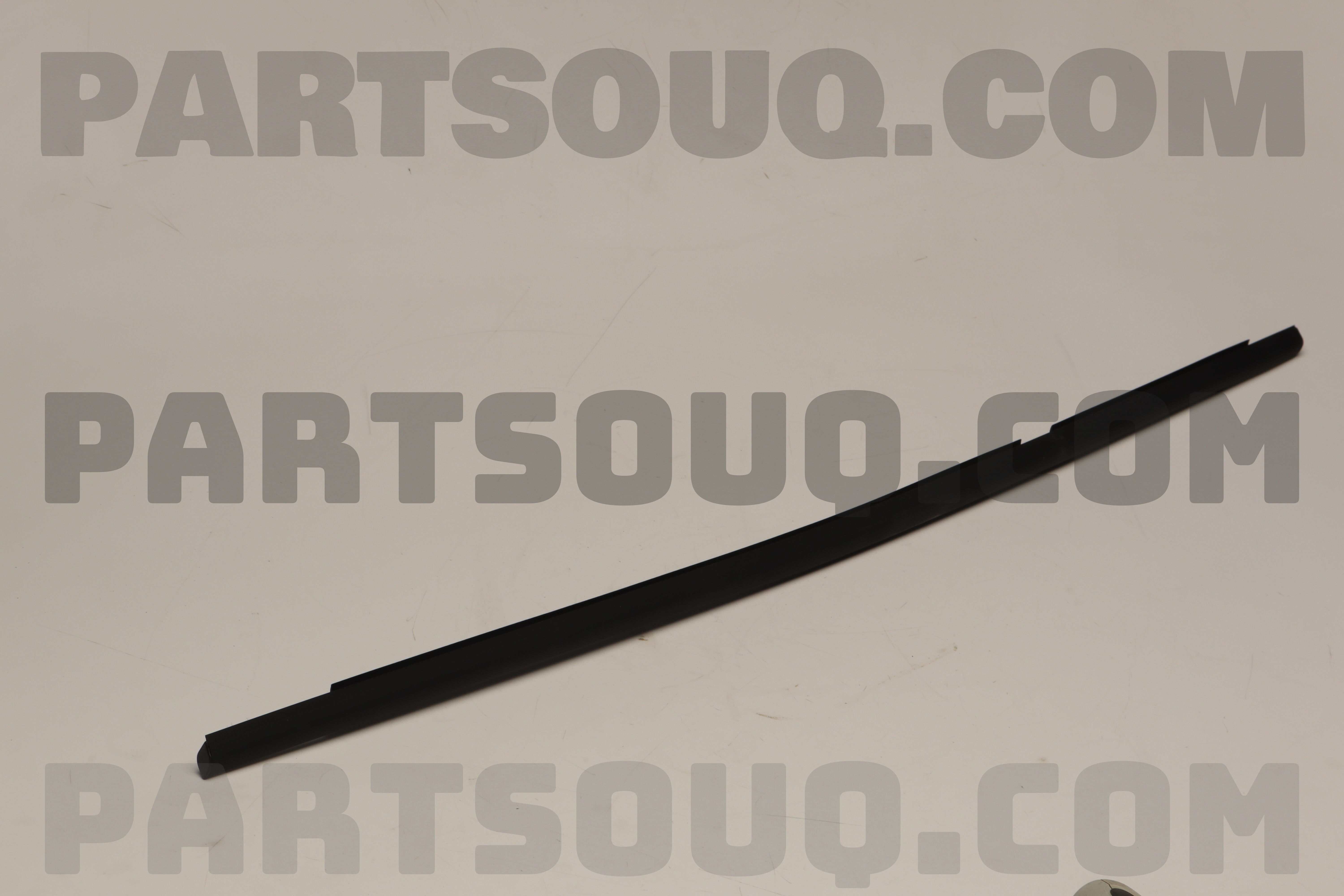 Nẹp Chân Kính Ngoài Sau Trái Kia Morning / Picanto Mã phụ tùng 8321007001