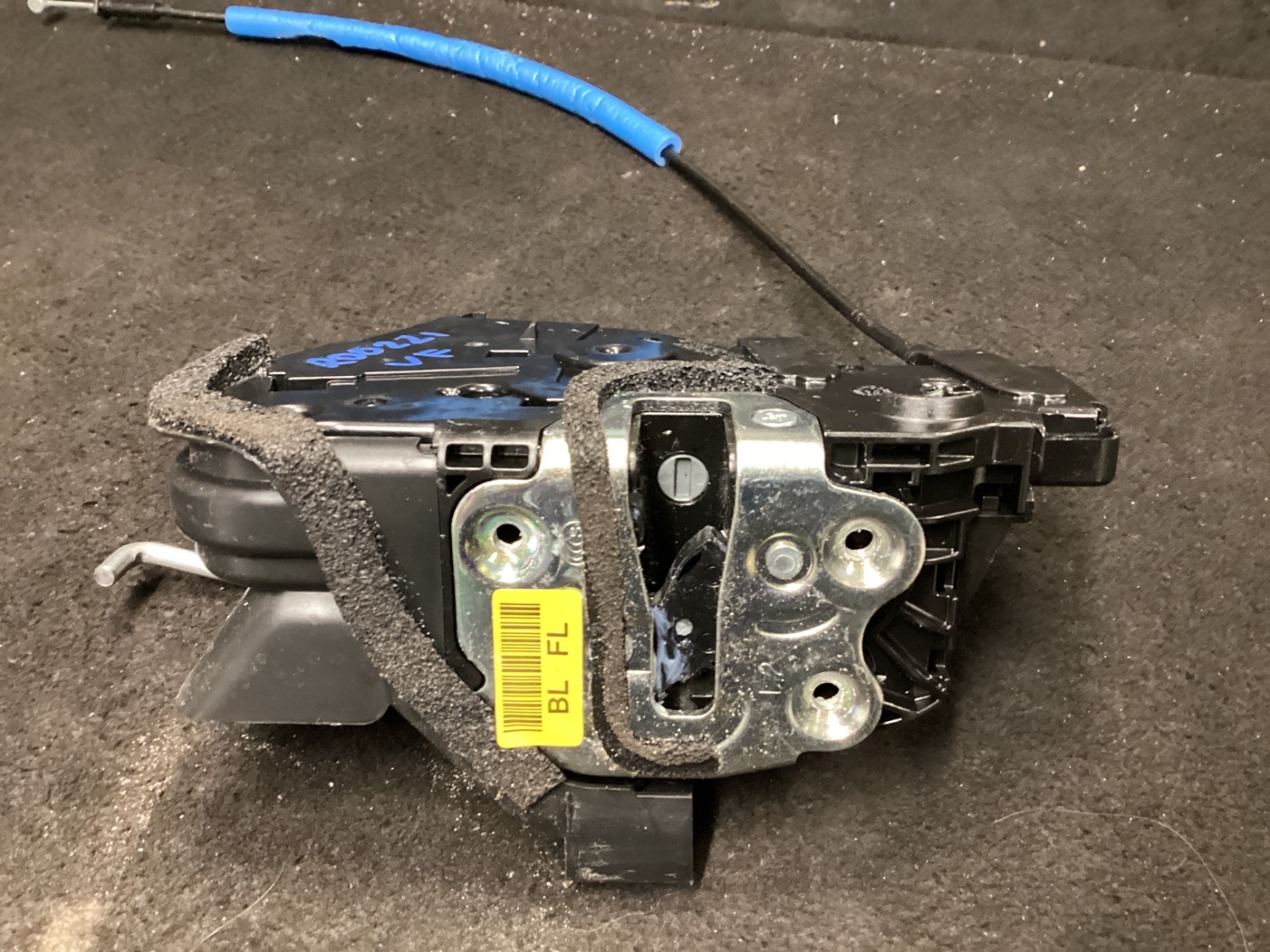 Ổ Khóa Ngậm Cửa Trước Trái Kia Rio Mã phụ tùng 81310H8040