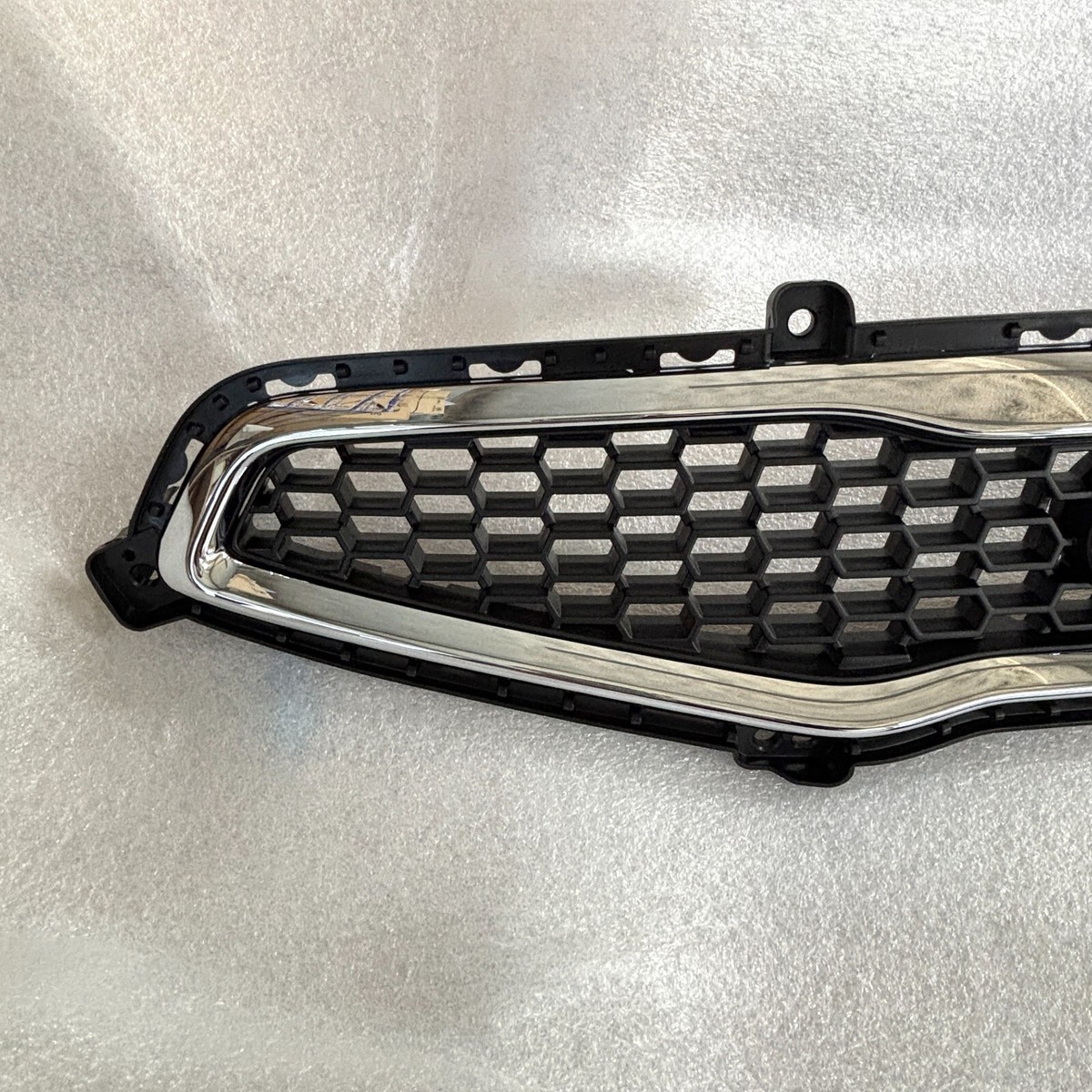 Ca Lăng Có Mạ Có Viền Đỏ Kia Morning / Picanto Mã phụ tùng 863501Y301