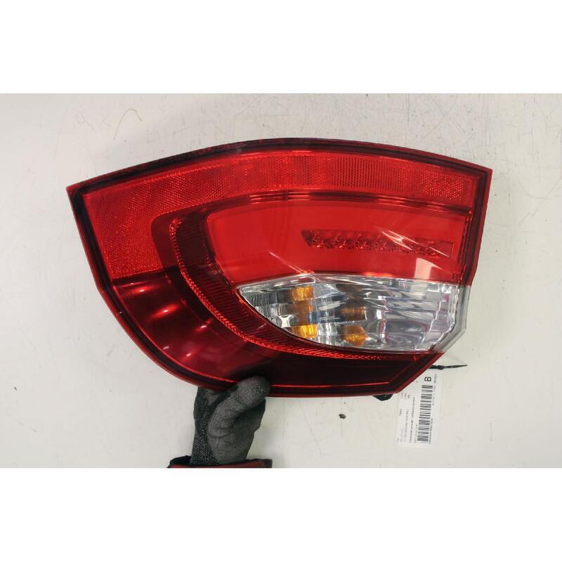 Đèn Hậu Miếng Ngoài Phải Có Led - 5 Cửa Kia Rio Mã phụ tùng 924021W260