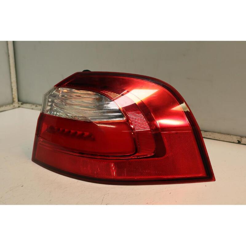 Đèn Hậu Miếng Ngoài Phải Có Led - 5 Cửa Kia Rio Mã phụ tùng 924021W260