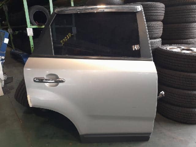 Cánh Cửa Sau Phải Kia Sorento Mã phụ tùng 770042p010