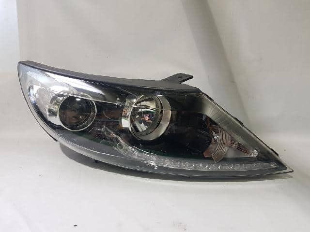 Đèn Pha Phải Kia Sportage Mã phụ tùng 921023w100
