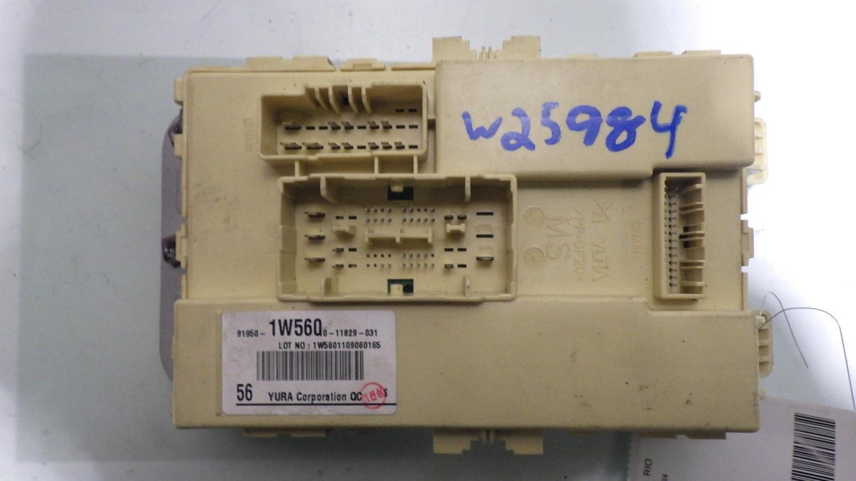 Hộp Cầu Chì Trong Xe Kia Rio Mã phụ tùng 919501w560