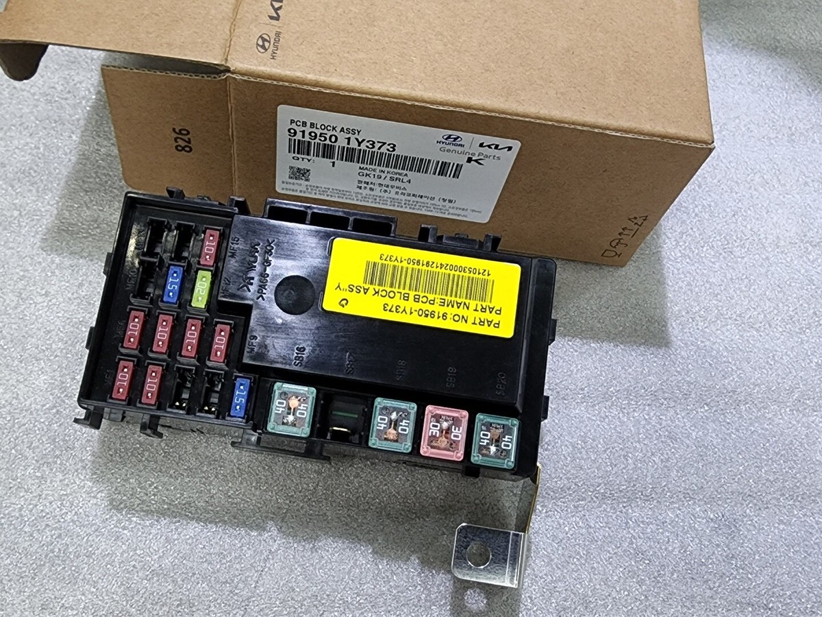 Nắp Hộp Cầu Chì Tổng Đầu Xe Kia Morning / Picanto Mã phụ tùng 919501Y413