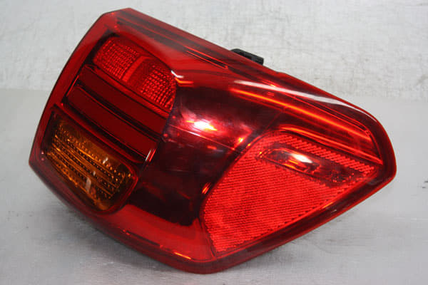 Đèn Hậu Miếng Ngoài Phải Kia Carnival Mã phụ tùng 92402a9110