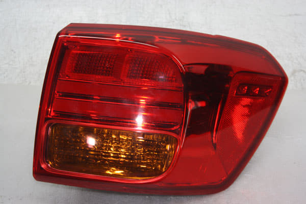 Đèn Hậu Miếng Ngoài Phải Kia Carnival Mã phụ tùng 92402a9110