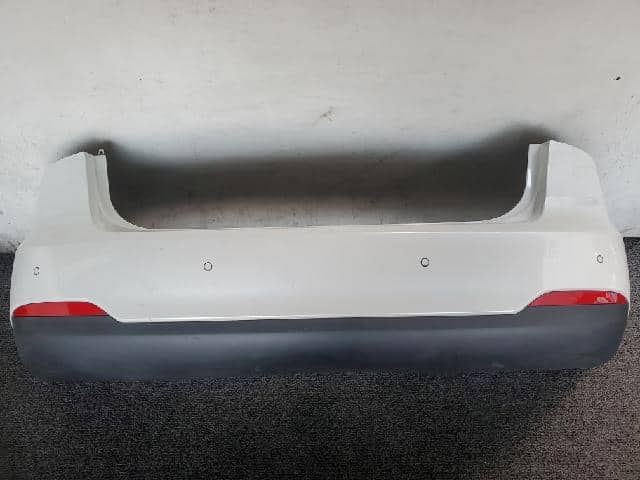 Cản Sau Có Lỗ Cảm Biến - 4 Cửa Kia K3 Mã phụ tùng 86611A7010