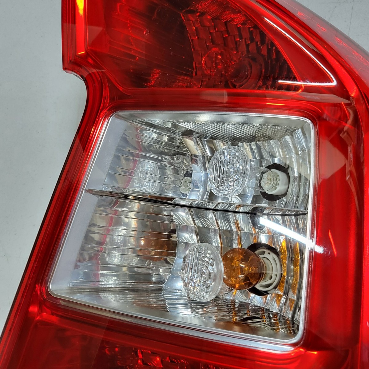 Đèn Hậu Phải Kia Carens / rondo OEM 924021D002-TW
