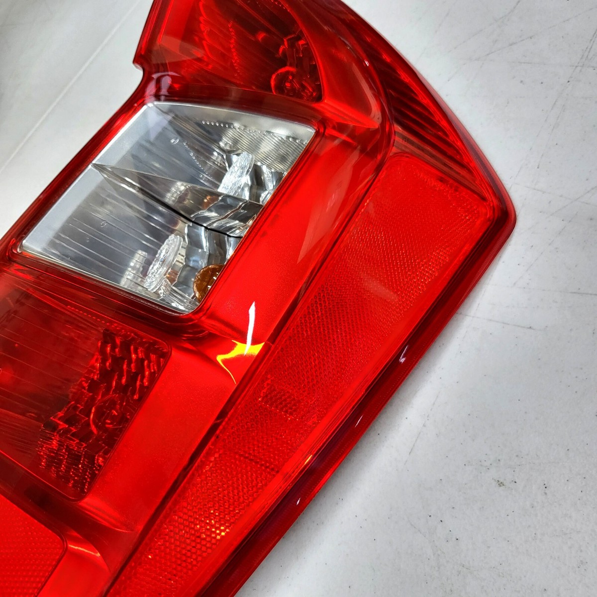 Đèn Hậu Phải Kia Carens / rondo OEM 924021D002-TW