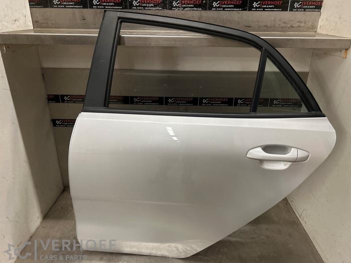 Cánh Cửa Sau Trái Kia Rio Mã phụ tùng 77003h8000
