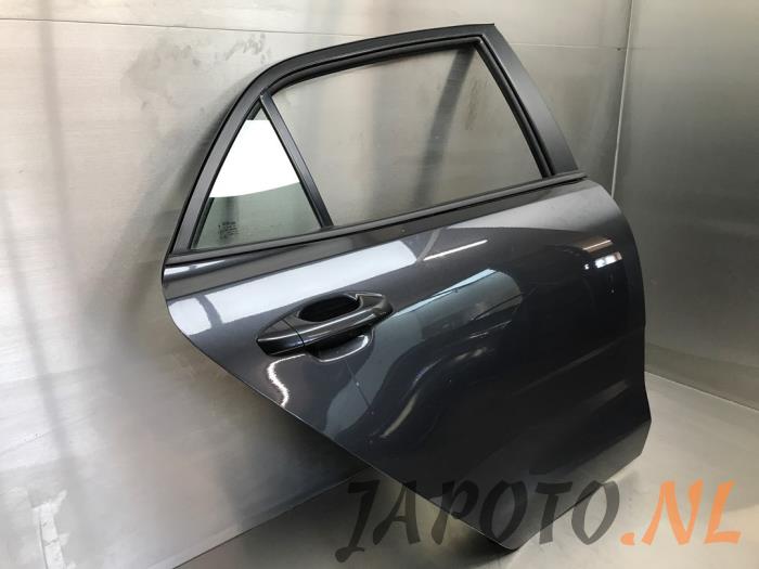 Cánh Cửa Sau Phải Kia Rio Mã phụ tùng 77004h8000