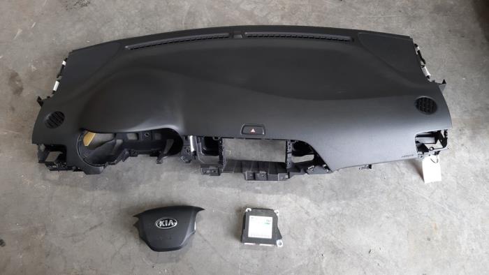 Bảng Táp Lô Màu Đen Kia Morning / Picanto Mã phụ tùng 847101Y200EQ