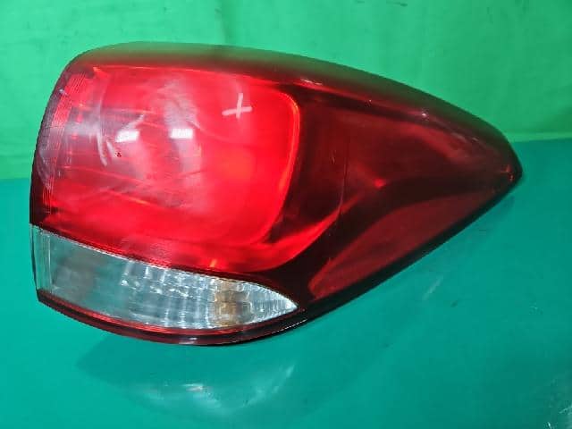Đèn Hậu Miếng Ngoài Phải Kia Carens / rondo Mã phụ tùng 92402a4000
