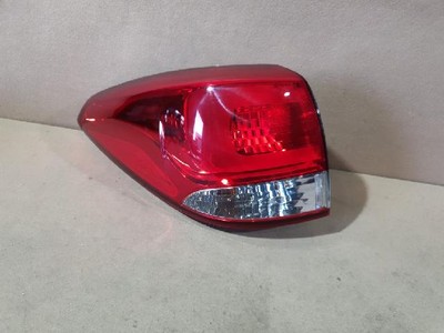Đèn Hậu Miếng Ngoài Trái Kia Carens / rondo Mã phụ tùng 92401a4000