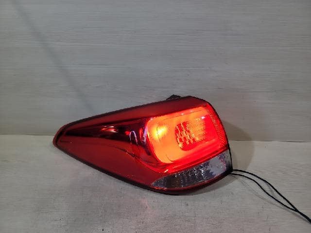 Đèn Hậu Miếng Ngoài Trái Kia Carens / rondo Mã phụ tùng 92401a4000