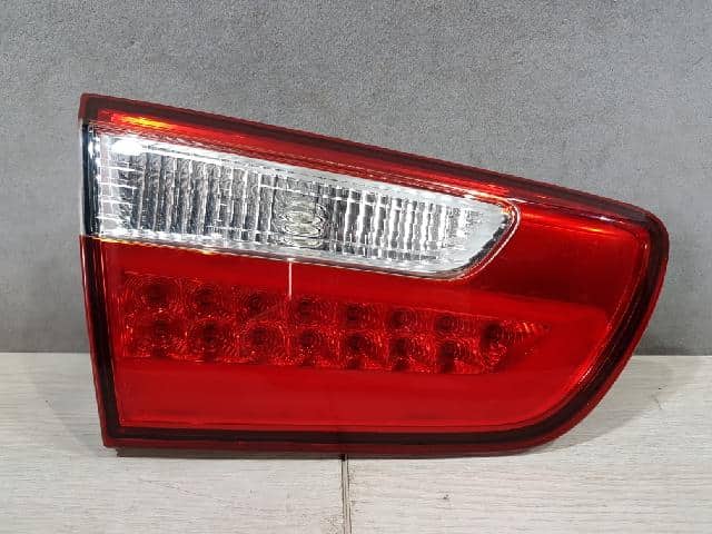 Đèn Hậu Trong Trái Có Led Kia Rio Mã phụ tùng 924031W050