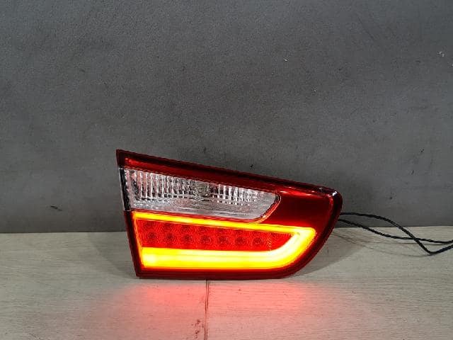 Đèn Hậu Trong Trái Có Led Kia Rio Mã phụ tùng 924031W050
