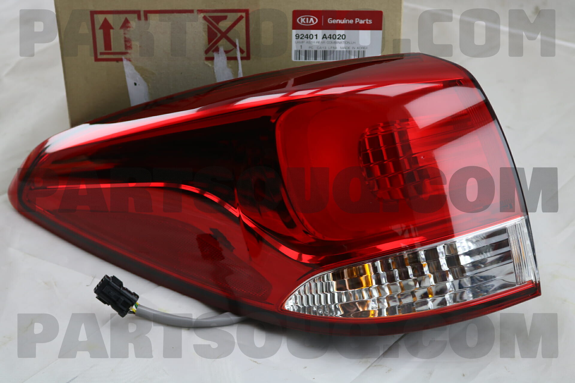 Đèn Hậu Miếng Ngoài Trái Kia Carens / rondo Mã phụ tùng 92401a4020