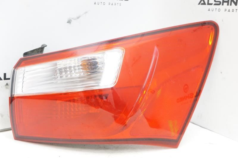Đèn Hậu Ngoài Phải Không Led Kia Rio Mã phụ tùng 924021W000