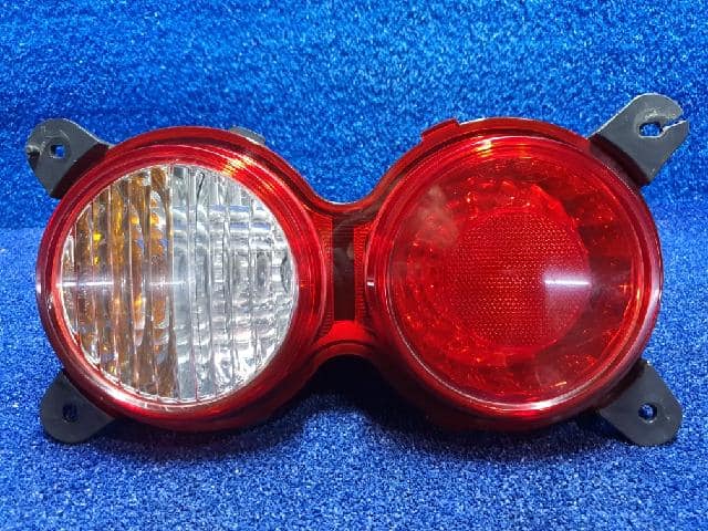 Đèn Hậu Miếng Ngoài Phải Kia Bongo Mã phụ tùng 924024e100
