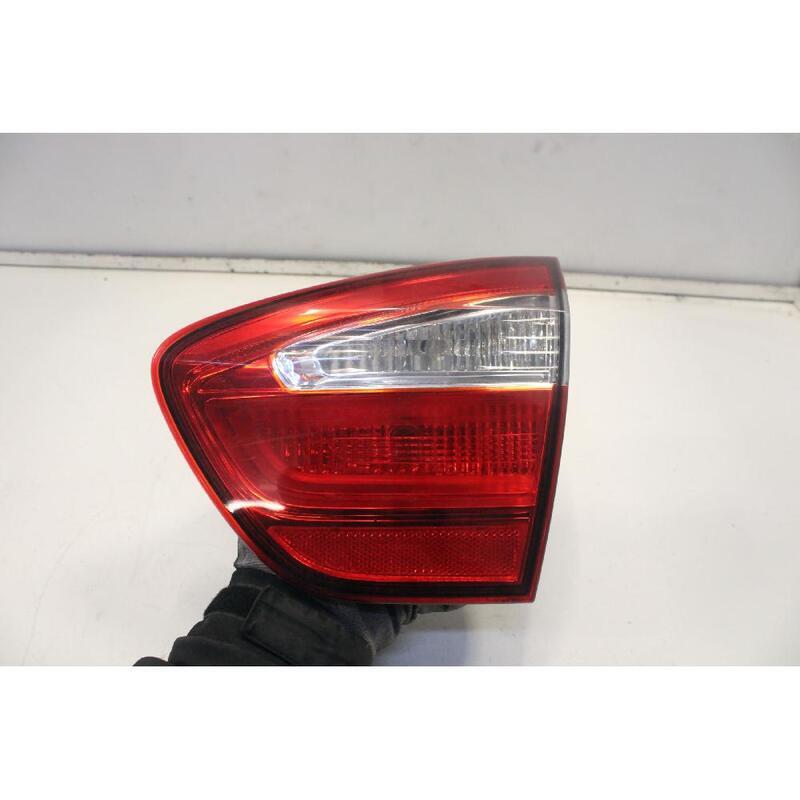 Đèn Hậu Miếng Trong Phải Có Led - 5 Cửa Kia Rio Mã phụ tùng 924041W260