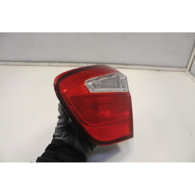 Đèn Hậu Miếng Trong Phải Có Led - 5 Cửa Kia Rio Mã phụ tùng 924041W260