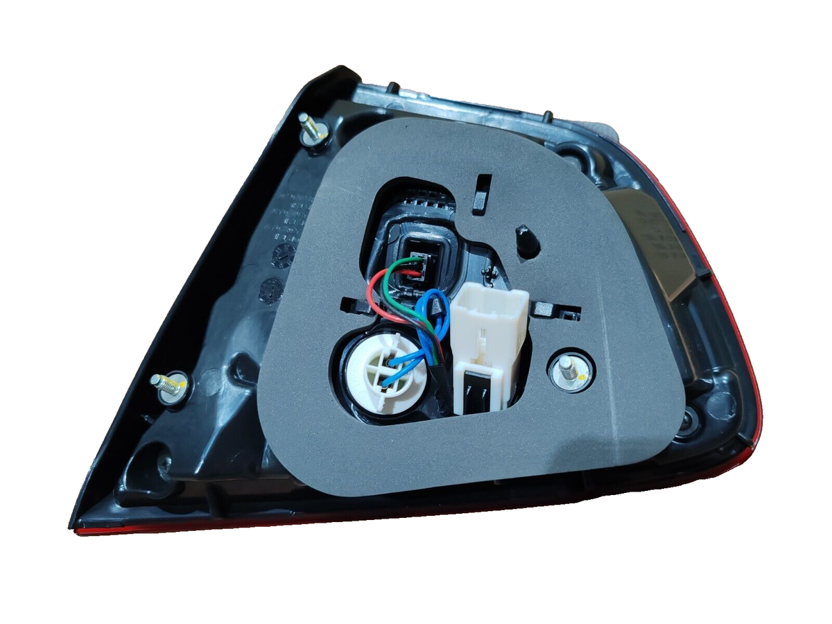 Đèn Hậu Miếng Trong Trái Có Led - 5 Cửa Kia Rio Mã phụ tùng 924031W260