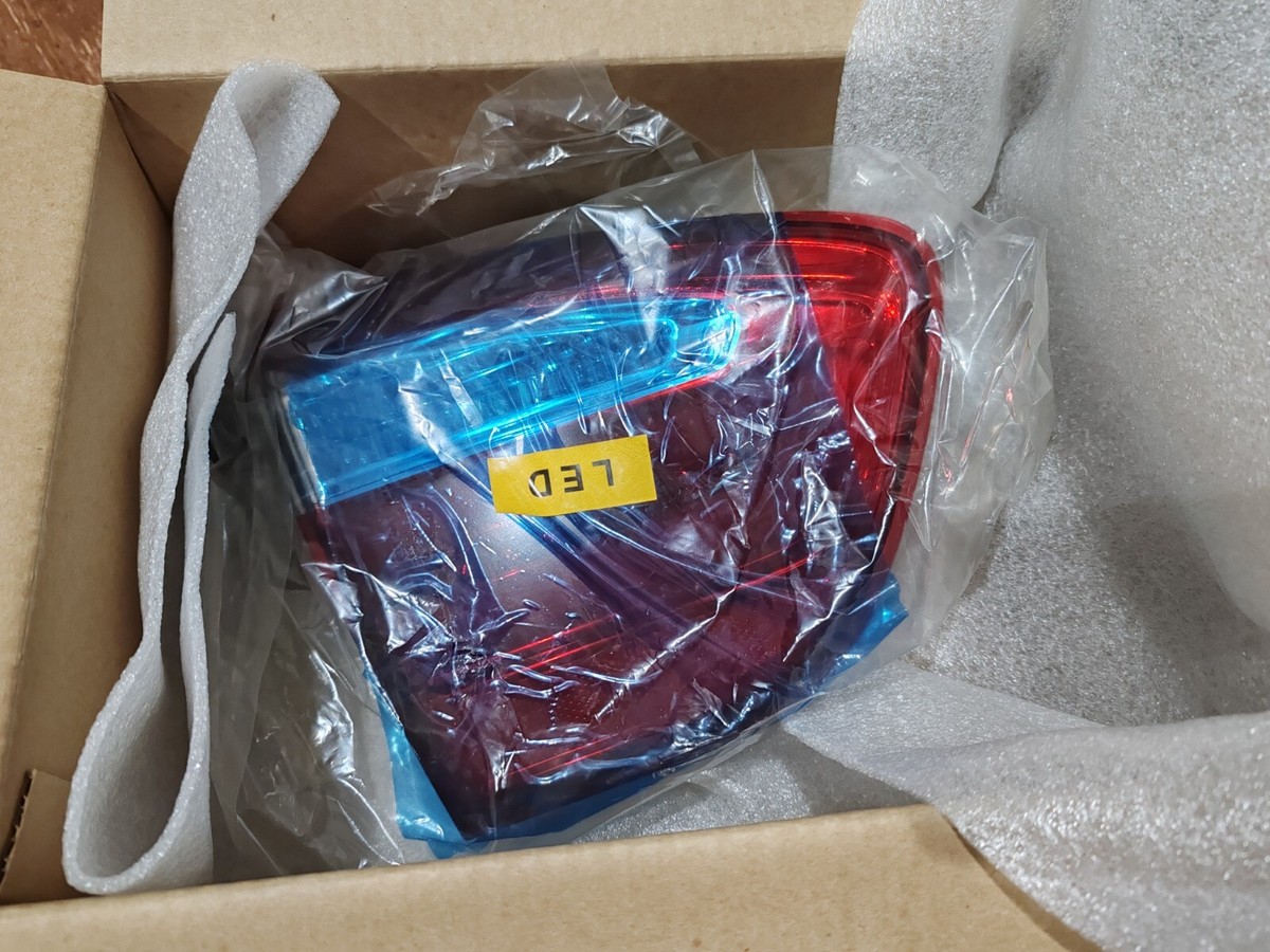 Đèn Hậu Miếng Trong Trái Có Led - 5 Cửa Kia Rio Mã phụ tùng 924031W260