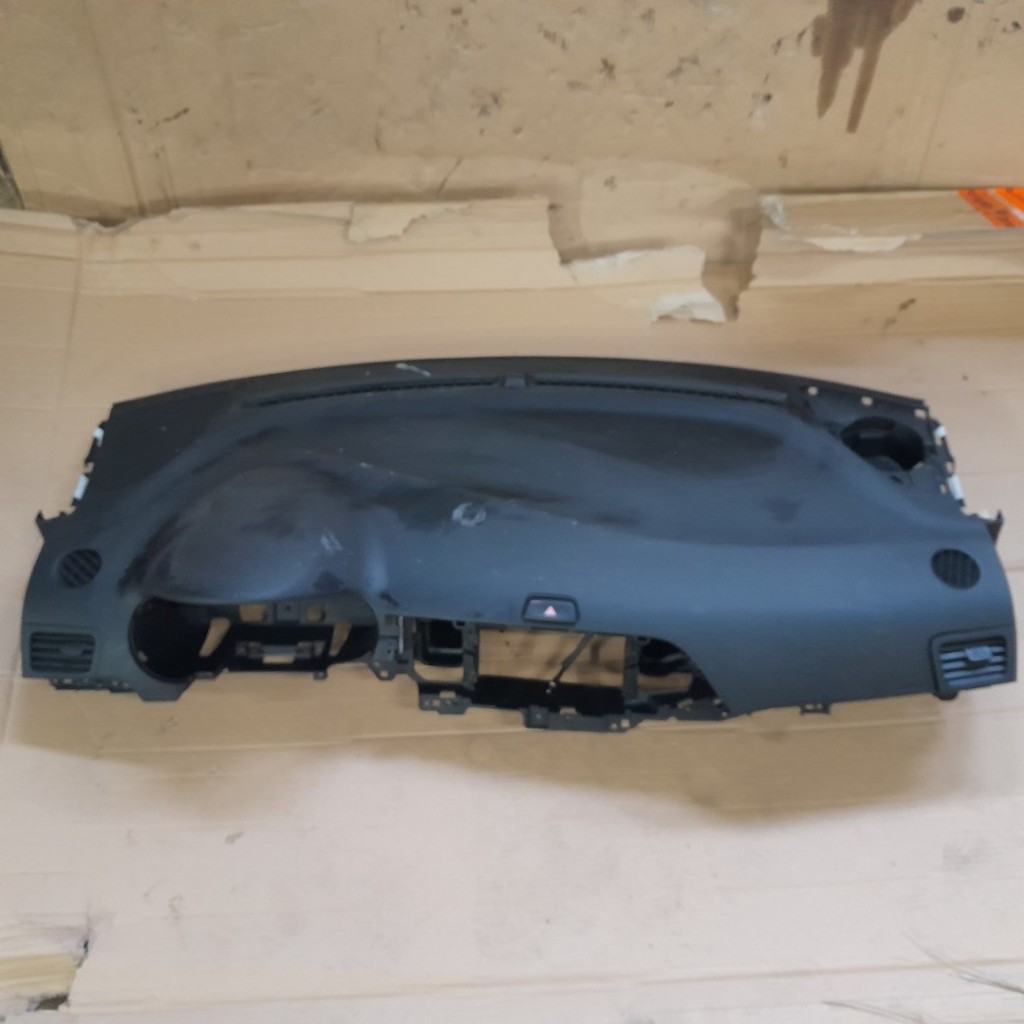 Mặt Táp Lô Trên Màu Đen Kia Morning / Picanto Mã phụ tùng 847101Y000EQ