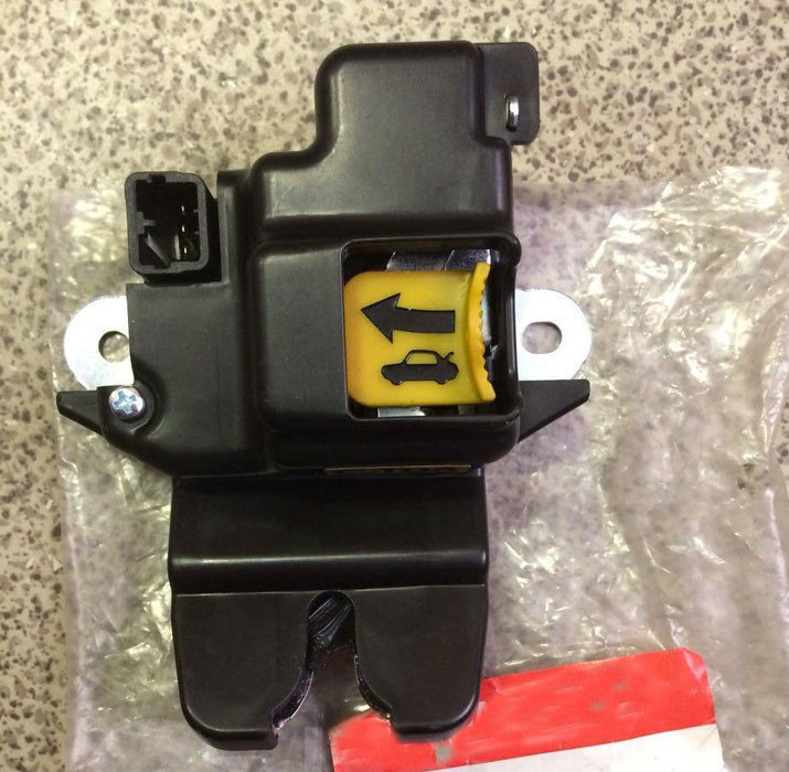 Ổ Khóa Ngậm Cốp Hậu Kia Forte / Cerato Mã phụ tùng 812301m060