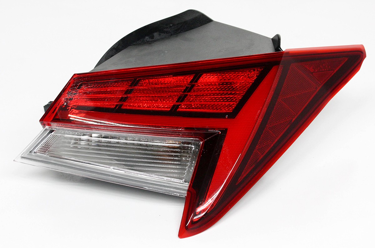 Đèn Hậu Miếng Ngoài Phải Có Led Kia Carens / rondo Mã phụ tùng 92402a4120