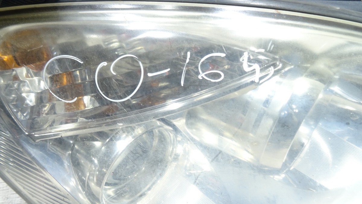 Đèn Pha Phải Kia Carens / rondo Mã phụ tùng 921021D010