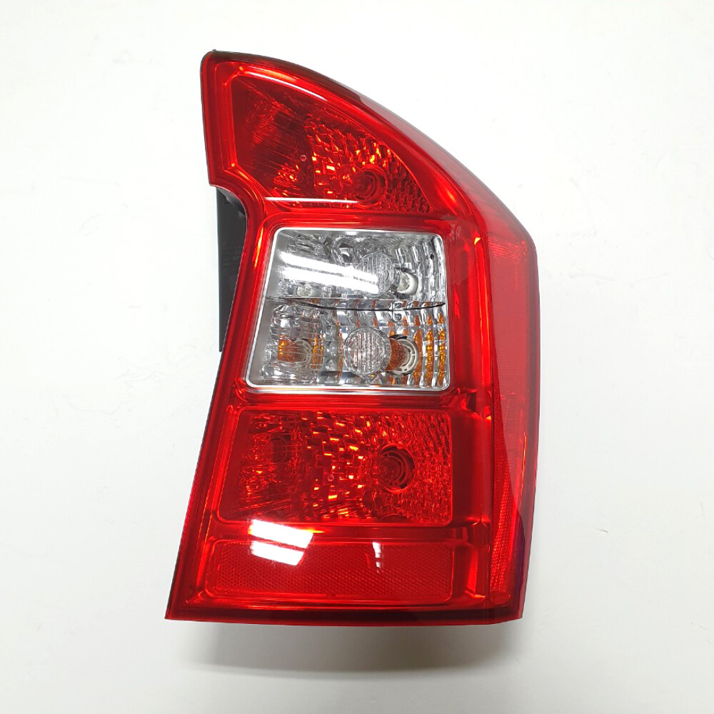 Đèn Hậu Phải Kia Carens / rondo Mã phụ tùng 924021d000