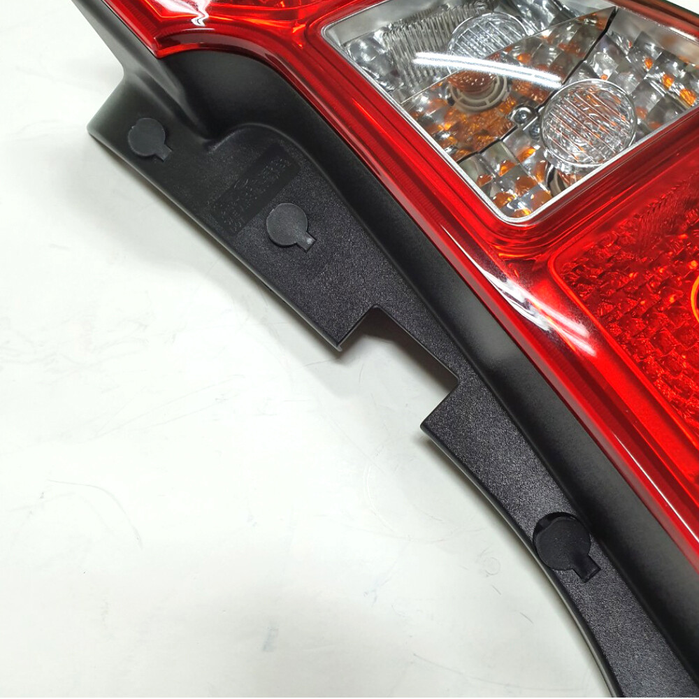 Đèn Hậu Phải Kia Carens / rondo Mã phụ tùng 924021d000