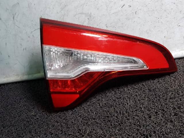 Đèn Hậu Miếng Trong Trái Kia Sorento Mã phụ tùng 924052P600