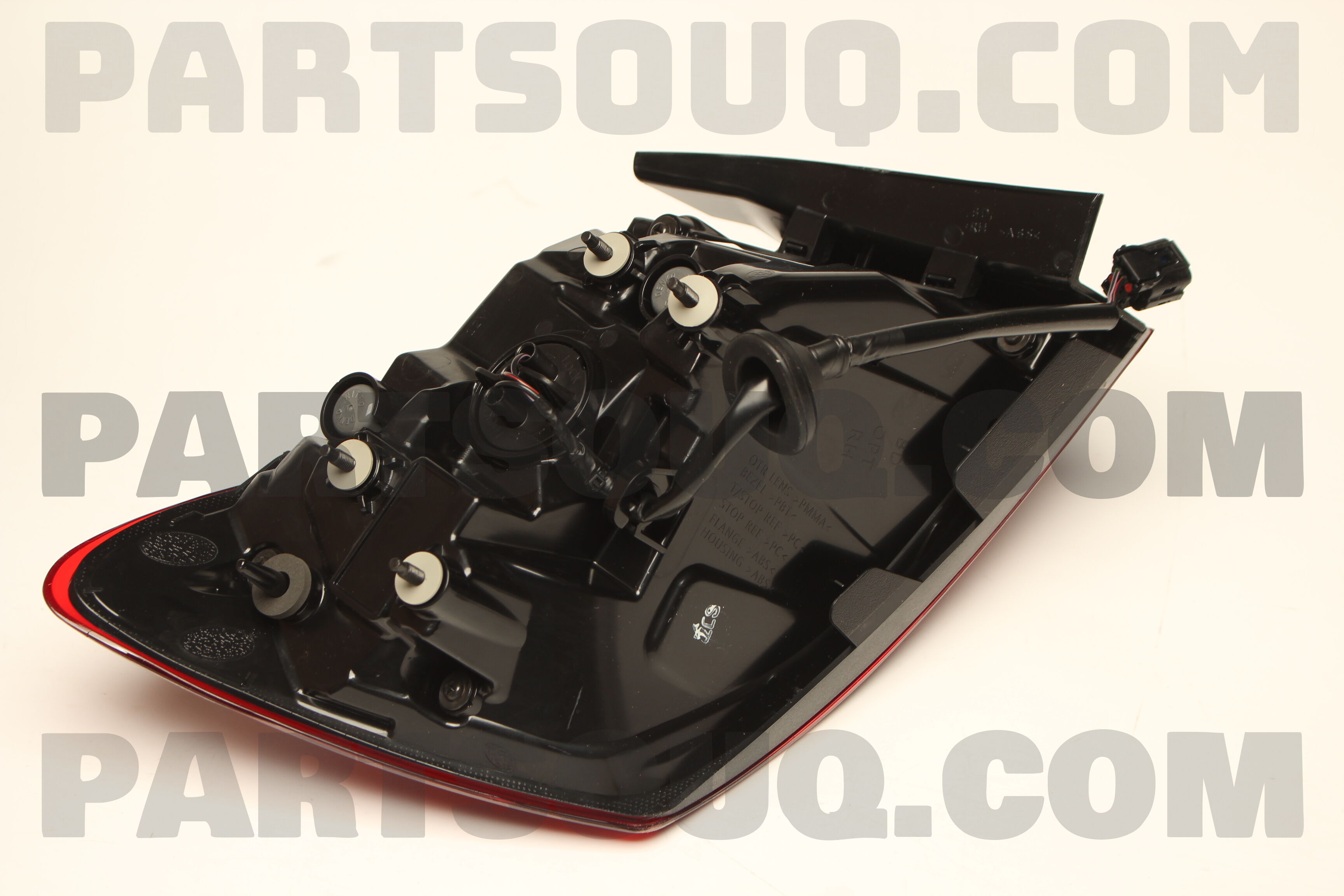 Đèn Hậu Miếng Ngoài Phải Kia Forte / Cerato Mã phụ tùng 92402m6100
