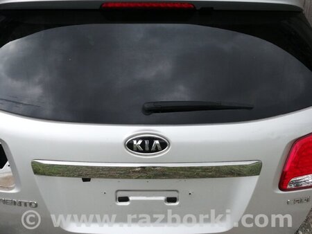 Cửa Hậu Kia Sorento Mã phụ tùng 737002P050