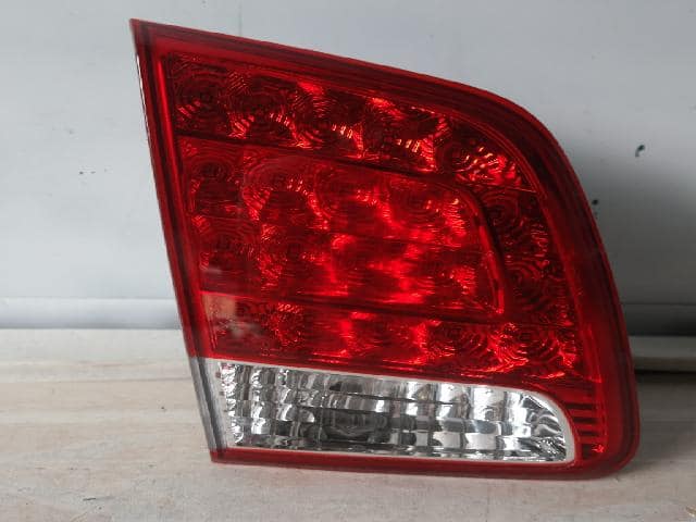 Đèn Hậu Miếng Trong Trái Kia Sorento Mã phụ tùng 924052P100