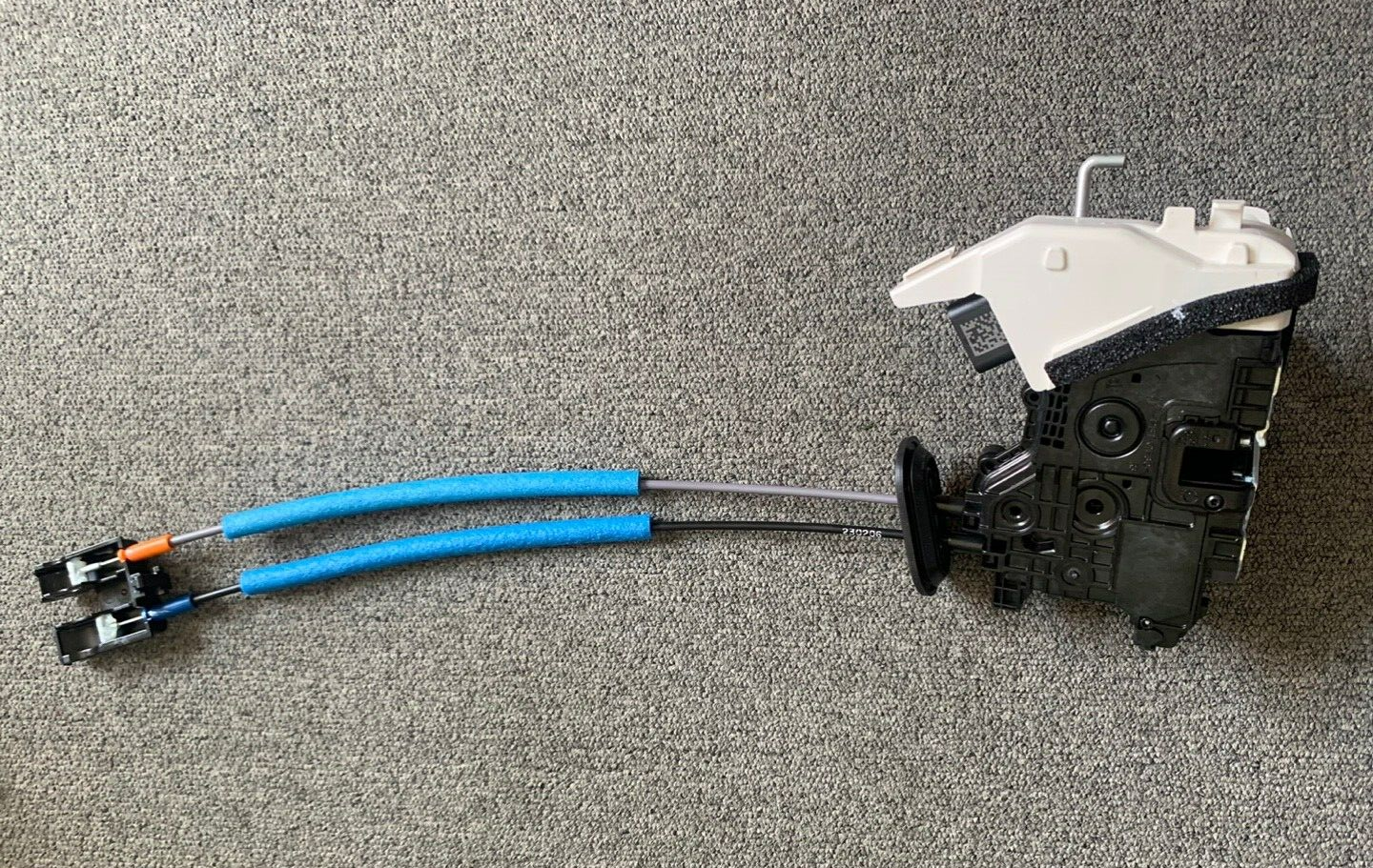 Ổ Khóa Ngậm Cánh Cửa Trước Trái Kia Forte / Cerato Mã phụ tùng 81310M6030