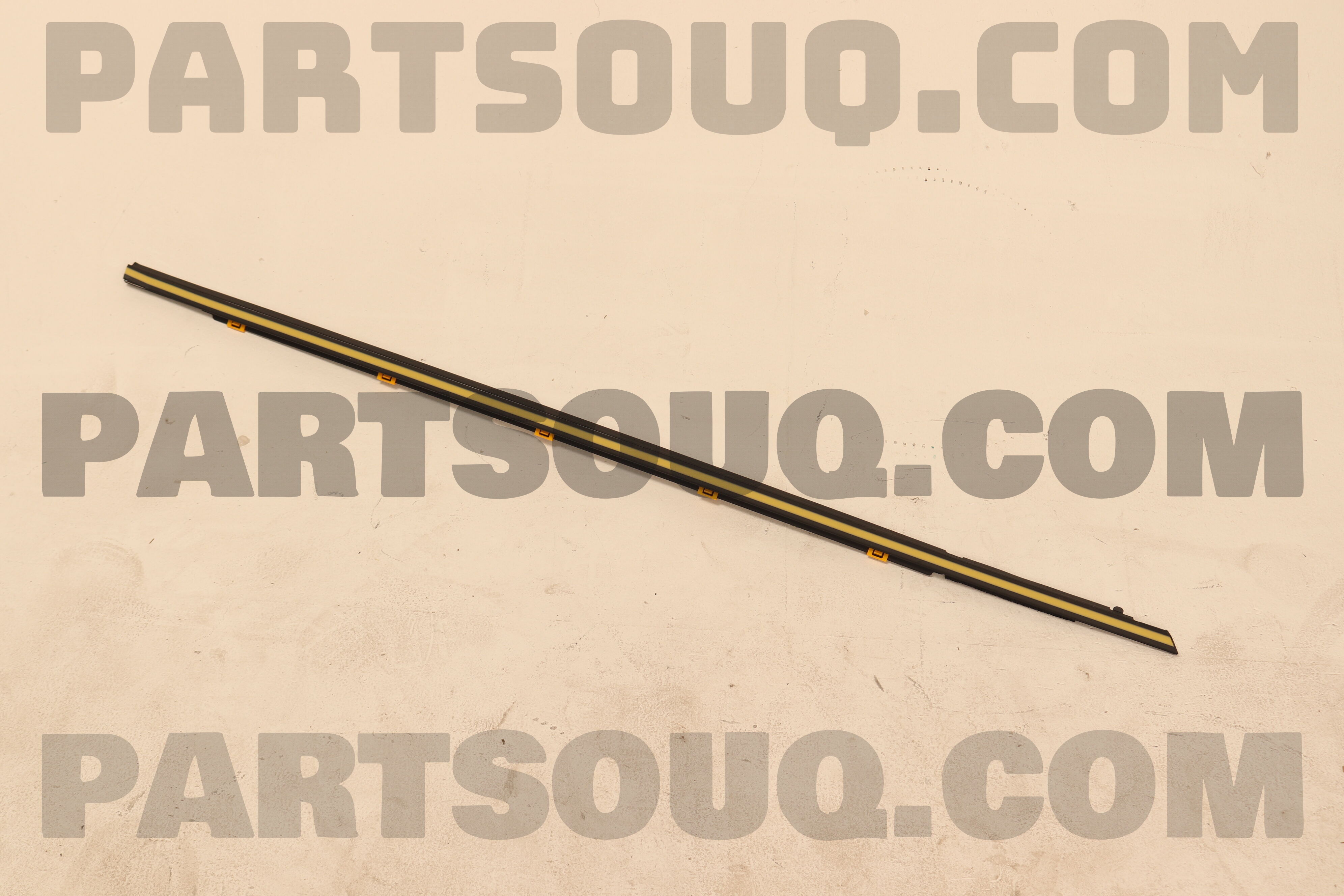 Nẹp Chân Kính Cánh Cửa Ngoài Trước Phải Kia Forte / Cerato Mã phụ tùng 82220M6010