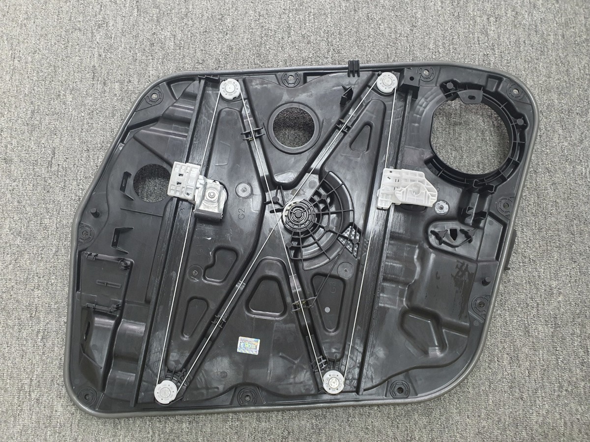 Compa Nâng Hạ Kính Cánh Cửa Trước Trái Kia Forte / Cerato Mã phụ tùng 82471M6020