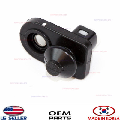 Công Tắc Lên Xuống Kính Cửa Sau Bên Phải Kia Forte / Cerato Mã phụ tùng 93590M6050WK