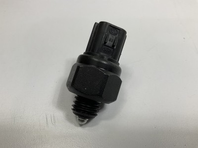 Công Tắc Đèn Lùi Kia Spectra Mã phụ tùng 0K30A17640