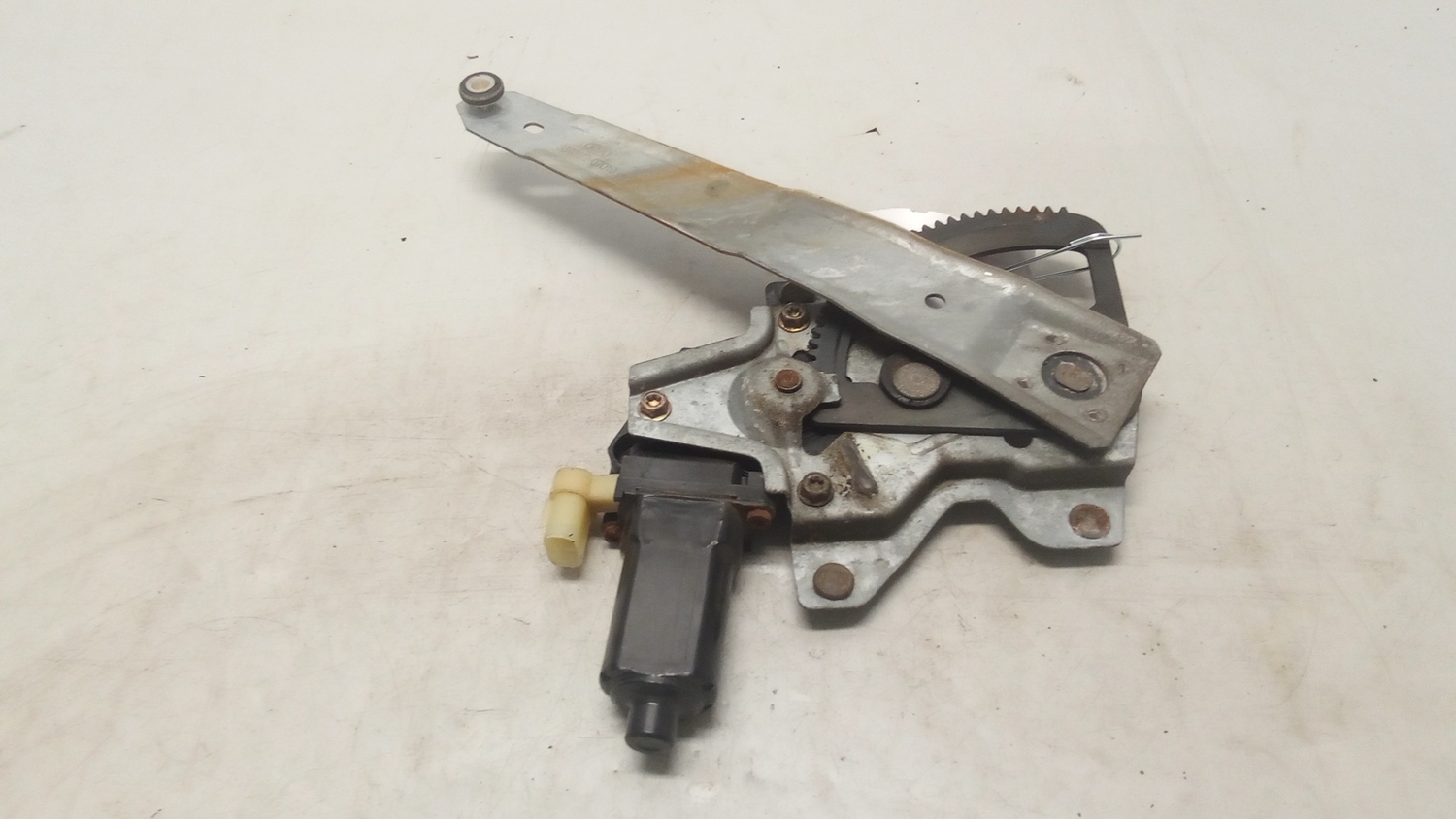 Compa Nâng Hạ Kính Cánh Cửa Sau Phải Kia Morning / Picanto Mã phụ tùng 8340107011