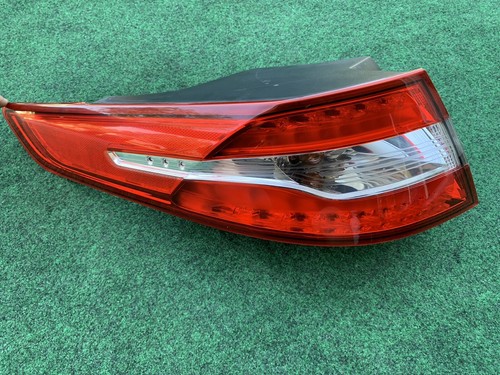 Đèn Hậu Miếng Ngoài Trái Kia Sorento Mã phụ tùng 924012p110